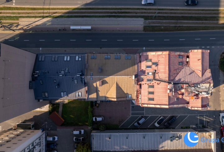 Trzypiętrowy budynek usługowy przy ul. Mogilskiej.