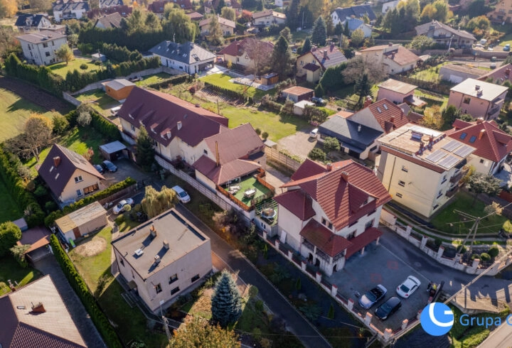 Działka 0.21 HA, Dom 240m2, Lokal 260m2-Wieliczka