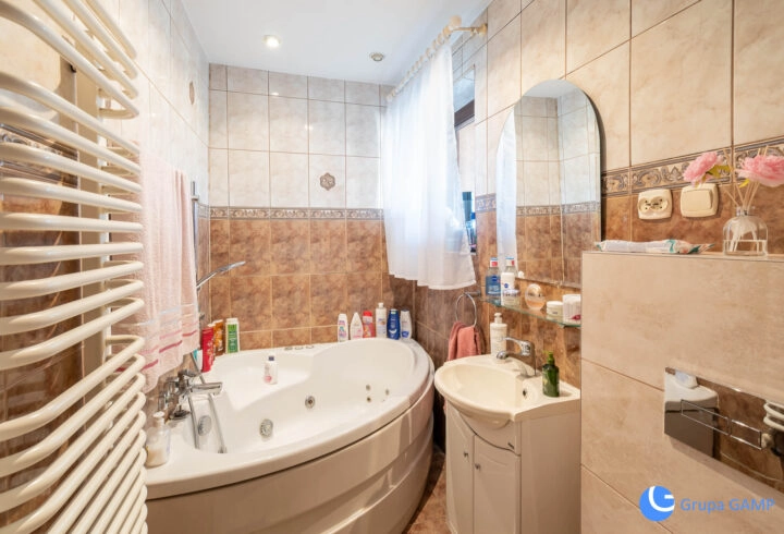 Działka 0.21 HA, Dom 240m2, Lokal 260m2-Wieliczka