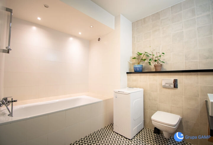 3-pok+balkon 82 m2 *Karmelicka* widok na zieleń!