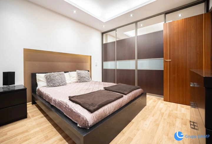 2 pok*Wiślane Tarasy*klimatyzacja, balkon, garaż