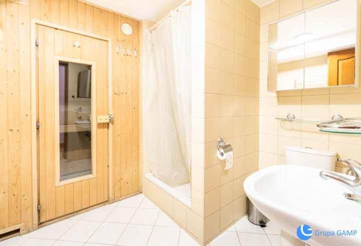 2-pok. *Wola Justowska*parking, 2 łazienki, sauna