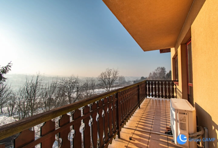 Gaj: Duży dom 400m2, 18 ar, dwa mieszkania