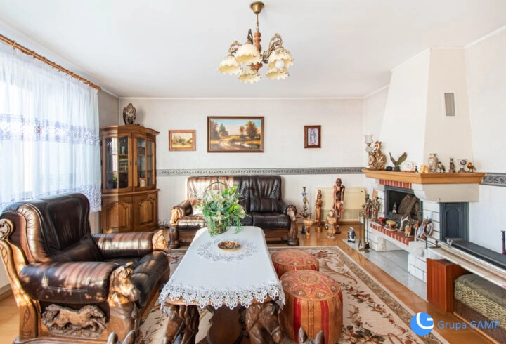 Gaj: Duży dom 400m2, 18 ar, dwa mieszkania