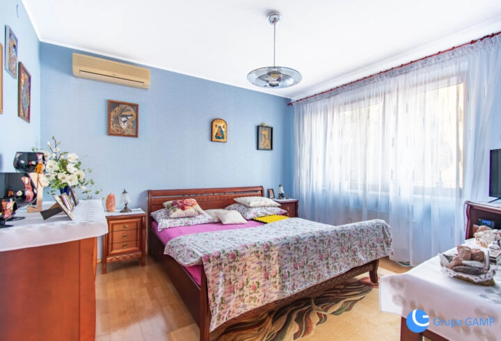 Gaj: Duży dom 400m2, 18 ar, dwa mieszkania