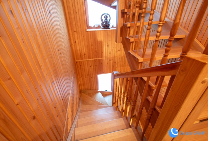 Gaj: Duży dom 400m2, 18 ar, dwa mieszkania