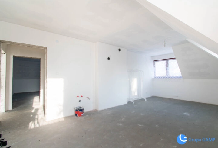 Gaj: Duży dom 400m2, 18 ar, dwa mieszkania