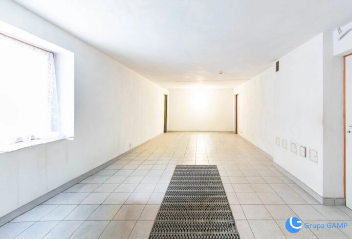 Gaj: Duży dom 400m2, 18 ar, dwa mieszkania