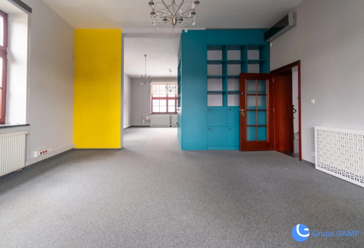 Budynek biurowy z parkingiem, ul. Królowej Jadwigi