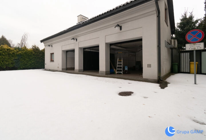 Budynek biurowy z parkingiem, ul. Królowej Jadwigi