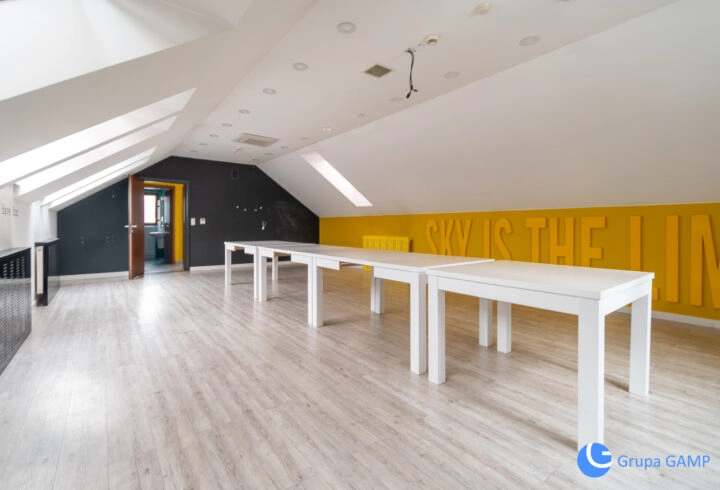 Budynek biurowy z parkingiem, ul. Królowej Jadwigi