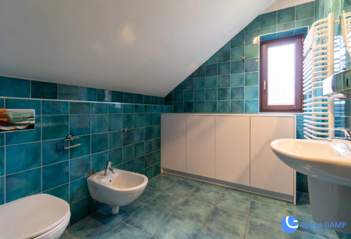 Budynek biurowy z parkingiem, ul. Królowej Jadwigi