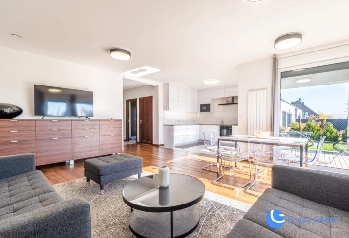 Nowoczesny z garażem na zamkniętym os. *Zielonki*