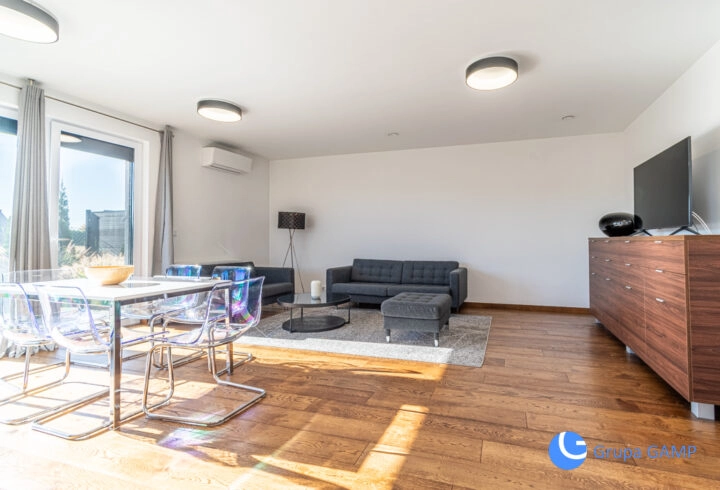 Nowoczesny z garażem na zamkniętym os. *Zielonki*