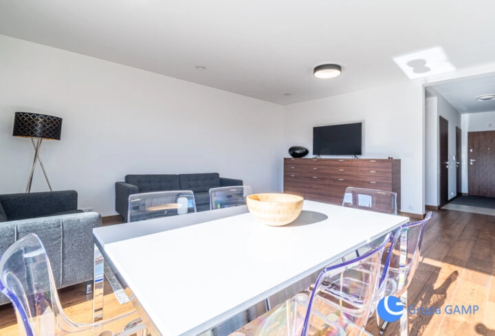 Nowoczesny z garażem na zamkniętym os. *Zielonki*