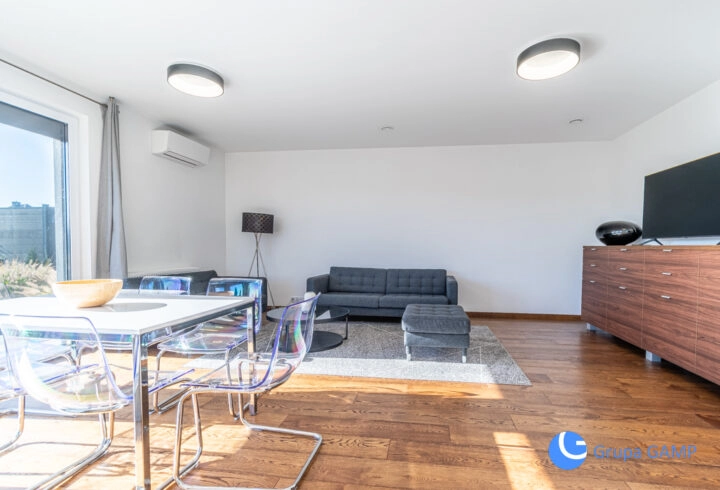 Nowoczesny z garażem na zamkniętym os. *Zielonki*