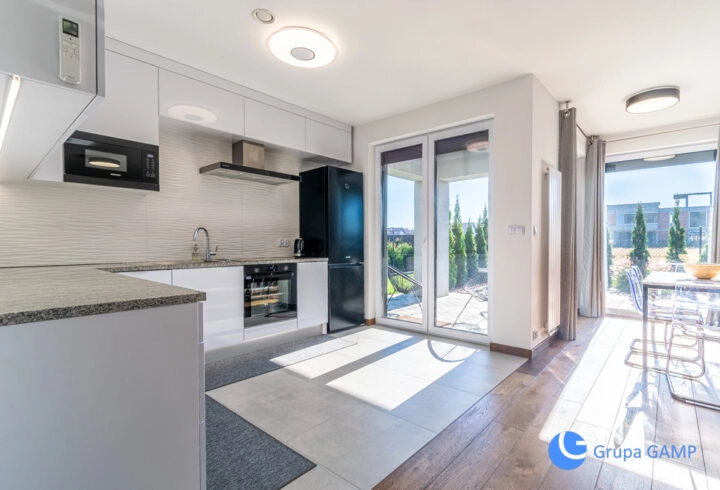 Nowoczesny z garażem na zamkniętym os. *Zielonki*