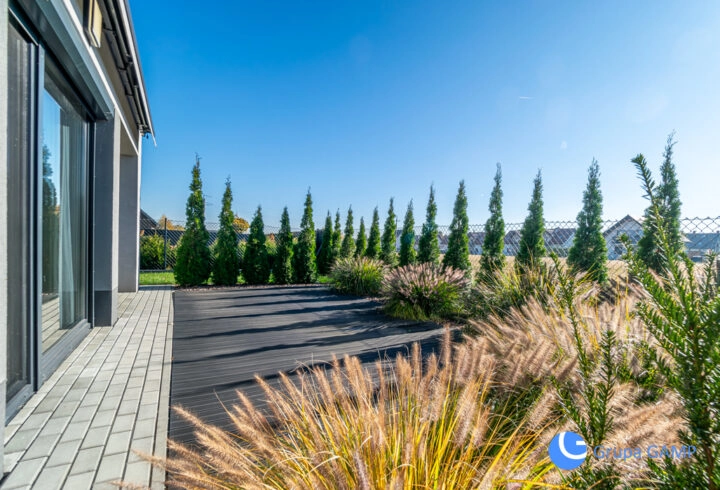 Nowoczesny z garażem na zamkniętym os. *Zielonki*