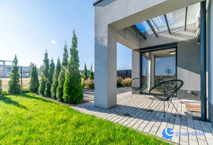 Nowoczesny z garażem na zamkniętym os. *Zielonki*