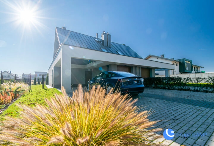 Nowoczesny z garażem na zamkniętym os. *Zielonki*