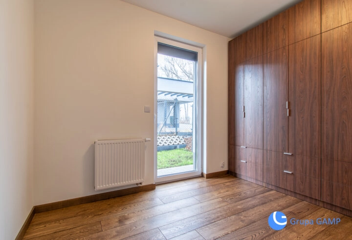 Nowoczesny z garażem na zamkniętym os. *Zielonki*