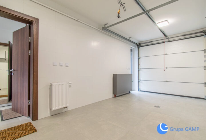 Nowoczesny z garażem na zamkniętym os. *Zielonki*