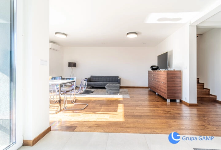 Nowoczesny z garażem na zamkniętym os. *Zielonki*