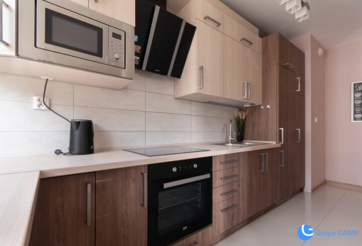 3-pok. 56 m2, balkon, os. Avia, miejsce postojowe.