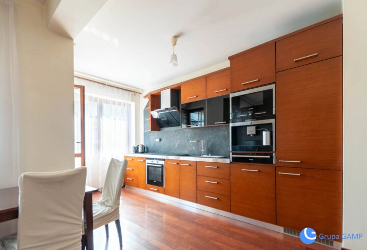 Wola Justowska, 2-pok. 55m2, balkon.