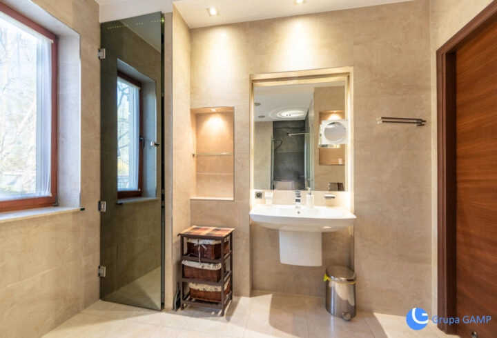 Wola Justowska, 2-pok. 55m2, balkon.