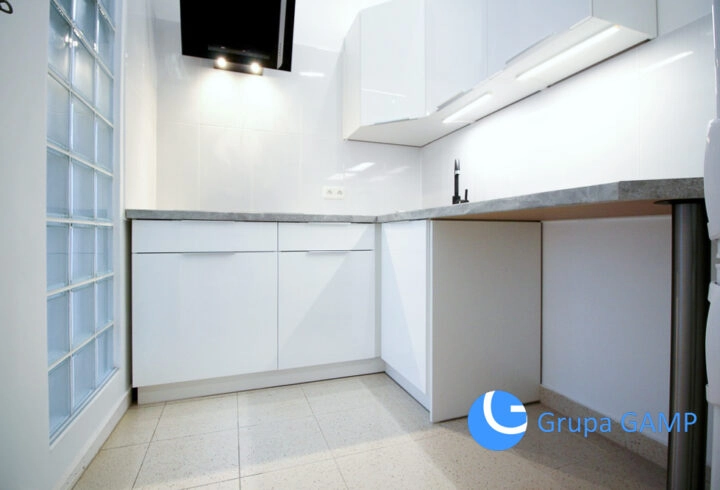 Trzy pokoje w centrum, kamienica z windą, 84 m2!