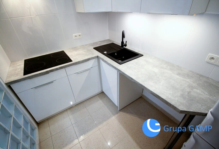 Trzy pokoje w centrum, kamienica z windą, 84 m2!