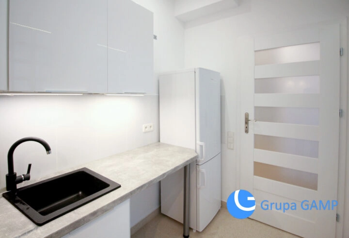 Trzy pokoje w centrum, kamienica z windą, 84 m2!