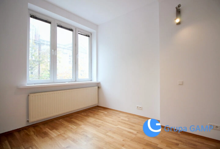 Trzy pokoje w centrum, kamienica z windą, 84 m2!