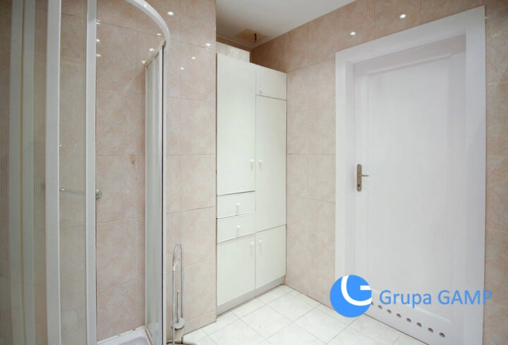 Trzy pokoje w centrum, kamienica z windą, 84 m2!