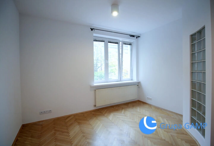 Trzy pokoje w centrum, kamienica z windą, 84 m2!