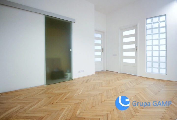 Trzy pokoje w centrum, kamienica z windą, 84 m2!