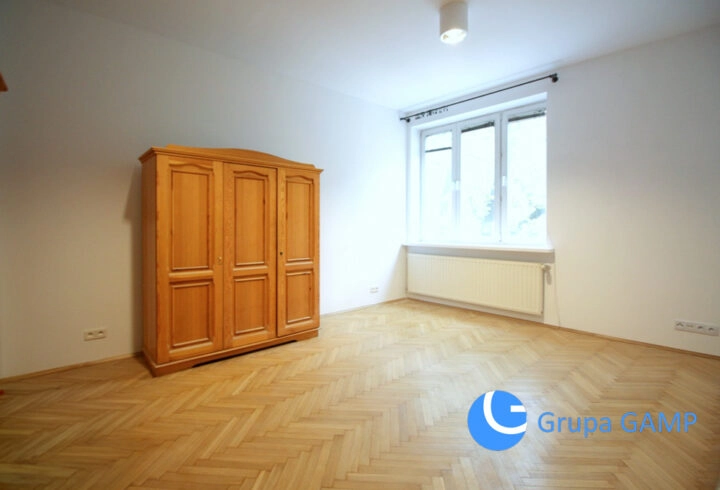 Trzy pokoje w centrum, kamienica z windą, 84 m2!