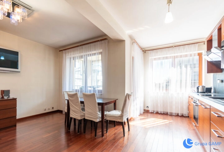 Wola Justowska, 2-pok. 55m2, balkon.