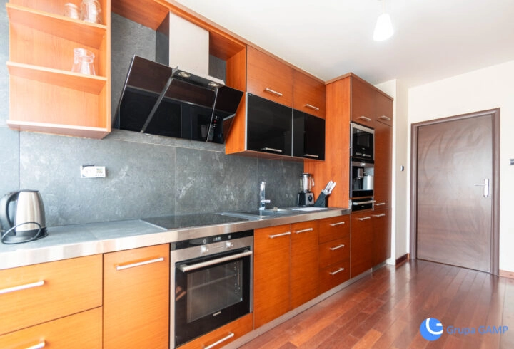 Wola Justowska, 2-pok. 55m2, balkon.