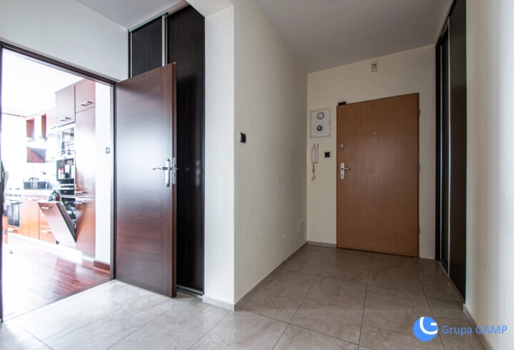 Wola Justowska, 2-pok. 55m2, balkon.