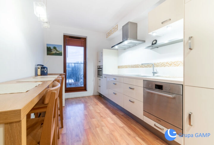 Kapelanka 6a 54,5m2, 2 osobne pokoje, garaż