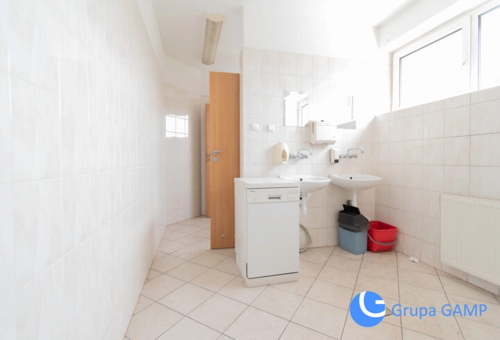 8 pomieszczeń, 120m2 Lokal Biurowy *Isep-Czyżyny*