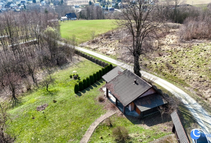 Piękny widok, strumień, sad, zabudowa |  Karwodrza