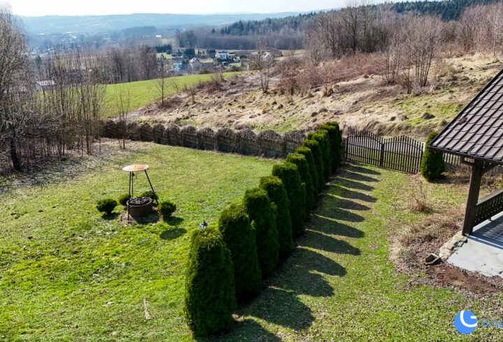 Piękny widok, strumień, sad, zabudowa |  Karwodrza