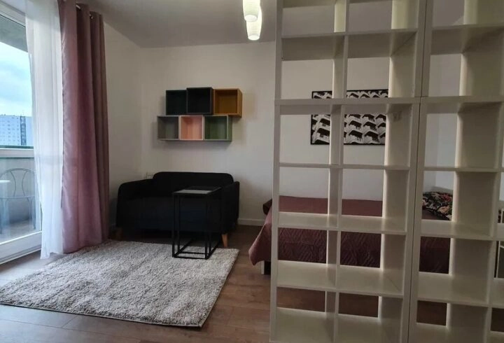 Studio, oddzielna kuchnia,