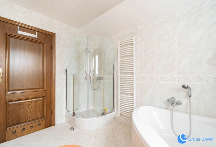 Dom w Tyńcu,  140m2 na pięknej działce 21 arów