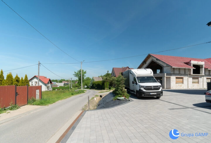 Dwa budynki 795 m2| Działka 30ar|Borzęta-Myślenice