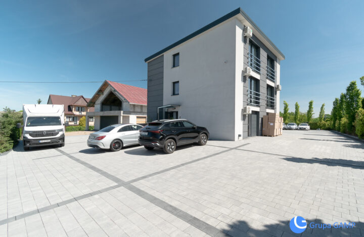 Dwa budynki 795 m2| Działka 30ar|Borzęta-Myślenice