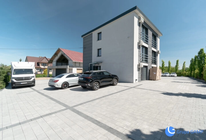 Dwa budynki 795 m2| Działka 30ar|Borzęta-Myślenice